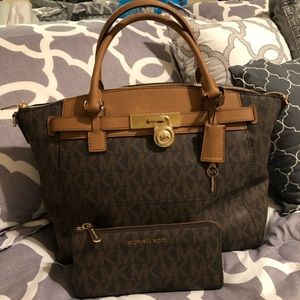 Stunning Michael Kors Purse And matching wallet